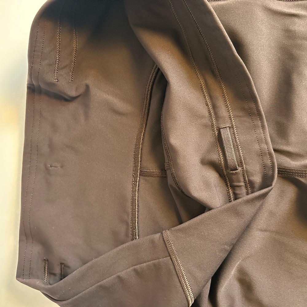 lululemon athletica Swift Speed 25” Leggings w/ Pockets in Sequoia. Size 12 - Picture 4 of 6